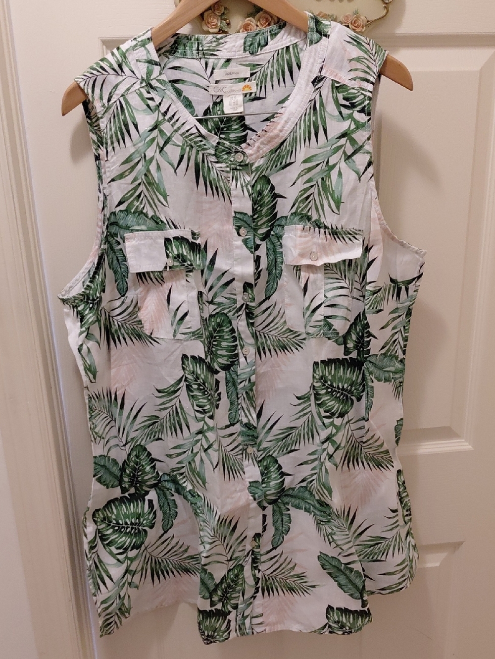 C&C California White Tropical Leaf Button-Front Sleeveless Top